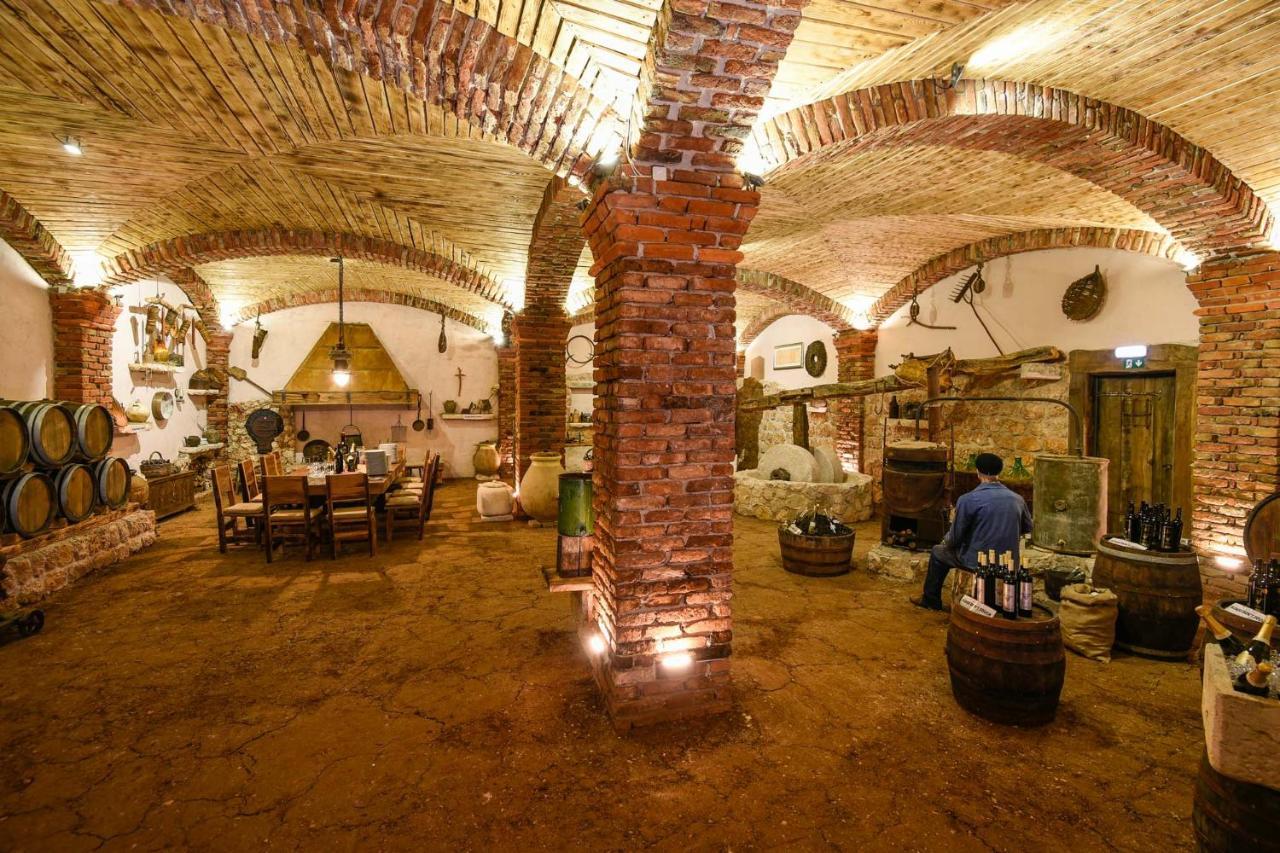 Wine Resort Adriatic Mikulic Orebić Esterno foto
